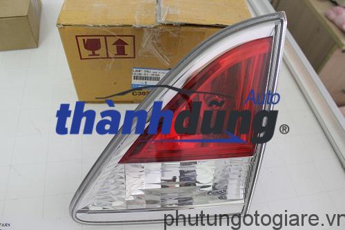 Đèn hậu (miếng ngoài) phải Mazda BT 50