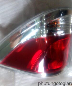 Đèn hậu (miếng ngoài) trái Mazda BT 50