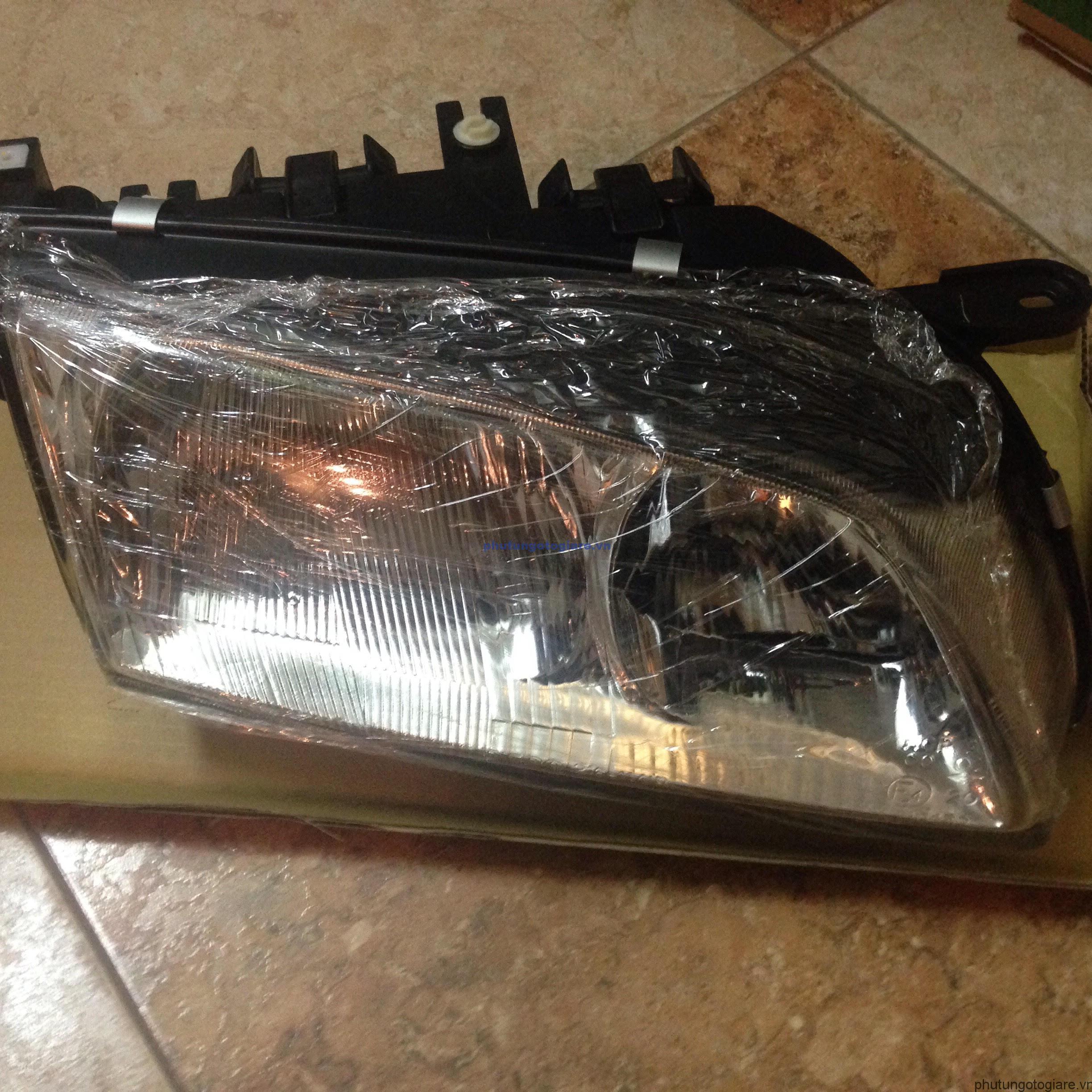 Đèn pha trái của Mazda 626 2001