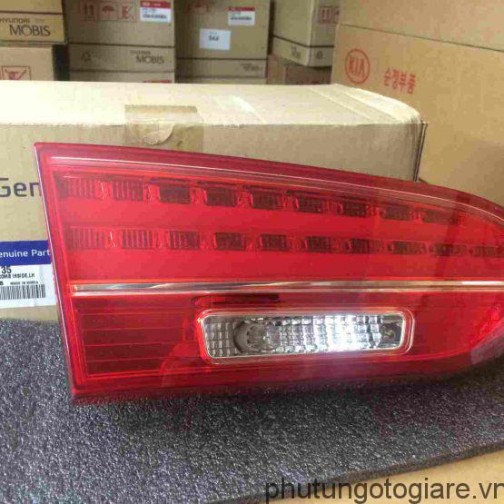 ÄÃ¨n háº­u miáº¿ng trong pháº£i Hyundai Santafe 2012