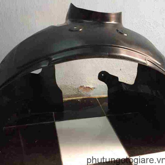 Chắn bùn lòng dè trước trái Chevrolet Cruze