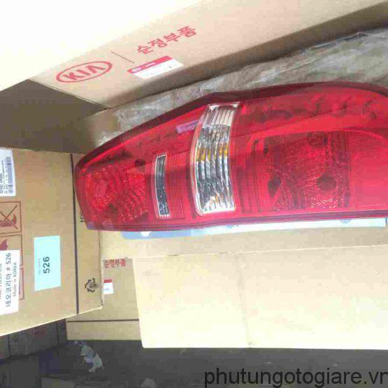 ÄÃ¨n háº­u pháº£i Hyundai Grand Starex