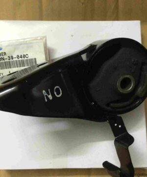 Chân máy sau Ford Laser 1.8