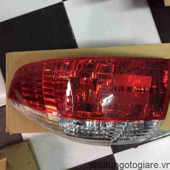 ÄÃ¨n háº­u pháº£i Toyota Vios 2003