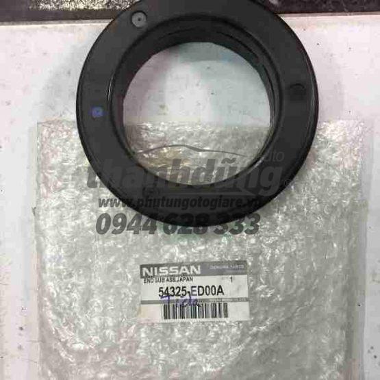 Bi bÃ¡t bÃ¨o trÆ°á»c Nissan Livina