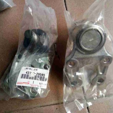 Rotuyn trụ Äứng dưá»i Toyota Hiace