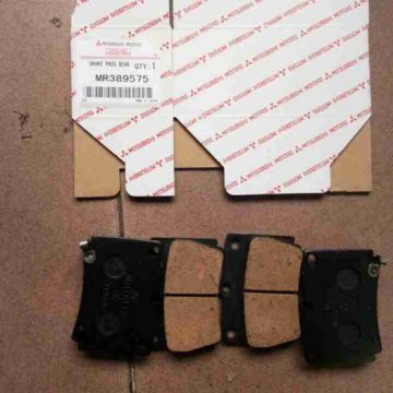 MÃ¡ phanh sau Mitsubishi Pajero Sport