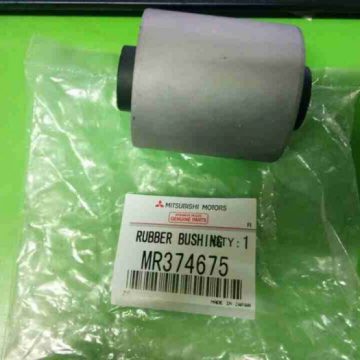 Cao su cà ng A Mitsubishi Pajero V73, V75, V78