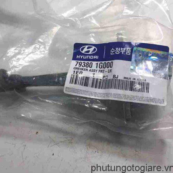 Hạn chế cánh cửa Hyundai Verna