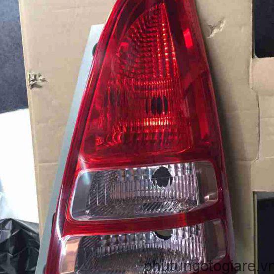 ÄÃ¨n háº­u pháº£i Toyota Innova 2007