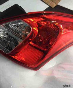 Đèn hậu phải Nissan Sunny