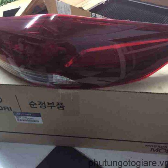 ÄÃ¨n háº­u miáº¿ng ngoÃ i pháº£i Hyundai Elantra 2.0