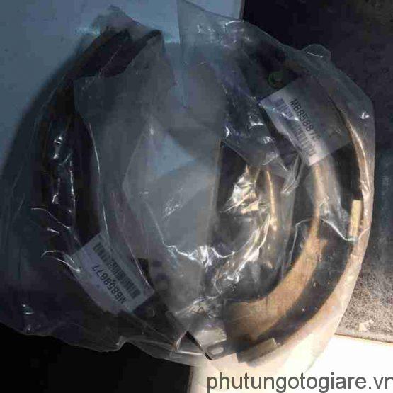 Guá»c phanh sau Mitsubishi Pajero V73