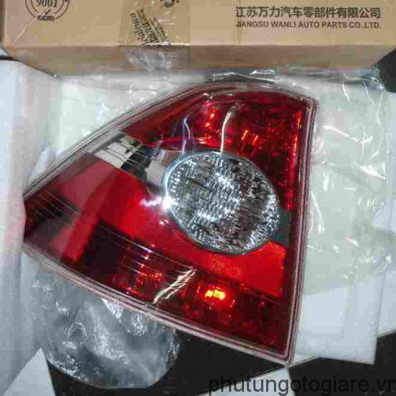 ÄÃ¨n háº­u trÃ¡i Ford Focus