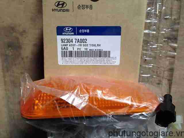 Äèn xi nhan cá»a trưá»c phải Hyundai HD120, HD210