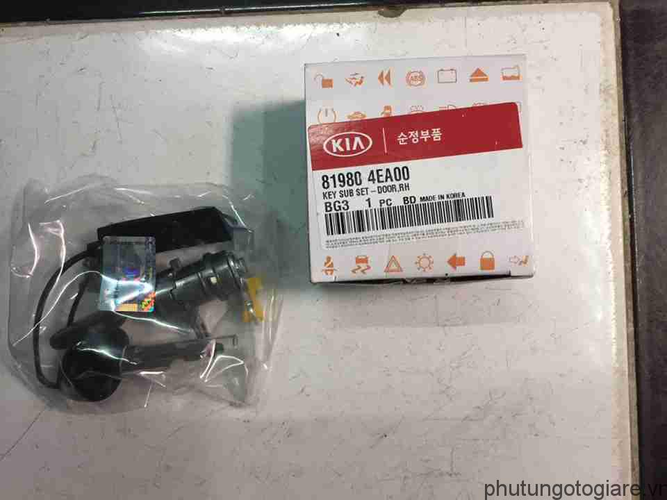Ỡkhóa ngoà i tay phải Kia Bongo 3