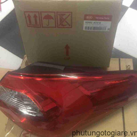 ÄÃ¨n háº­u miáº¿ng ngoÃ i pháº£i Kia K3