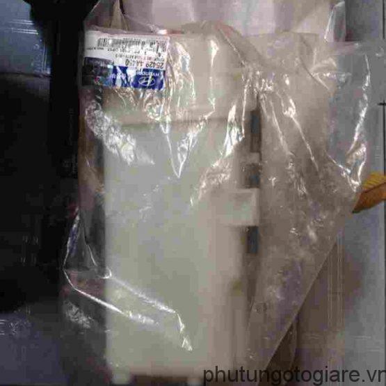 Bình nưá»c rá»a kÃnh Hyundai Grand Starex