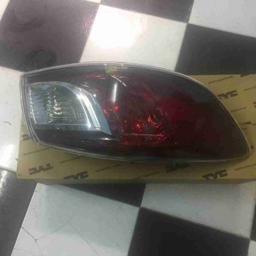 ÄÃ¨n háº­u miáº¿ng ngoÃ i pháº£i Mazda 3 2009