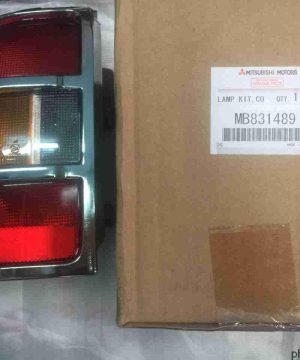 Đèn hậu trái Mitsubishi Pajero