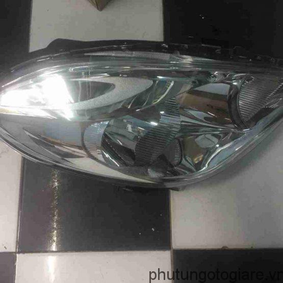 Đèn pha phải Nissan Sunny