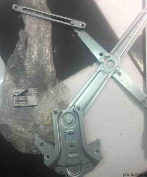 Compa lên kính trước phải Ford Ranger