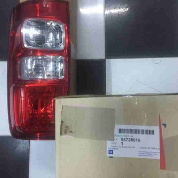 ÄÃ¨n háº­u pháº£i Chevrolet Colorado