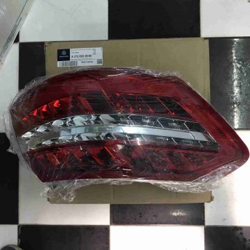 ÄÃ¨n háº­u miáº¿ng ngoÃ i trÃ¡i Mercedes C250, E63