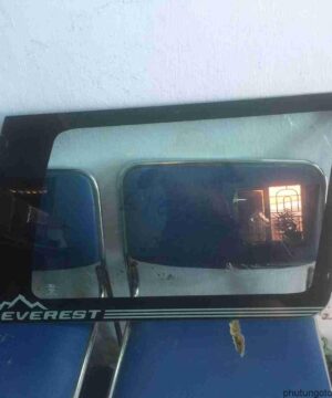 Kính chắn gió hông phải Ford Everest