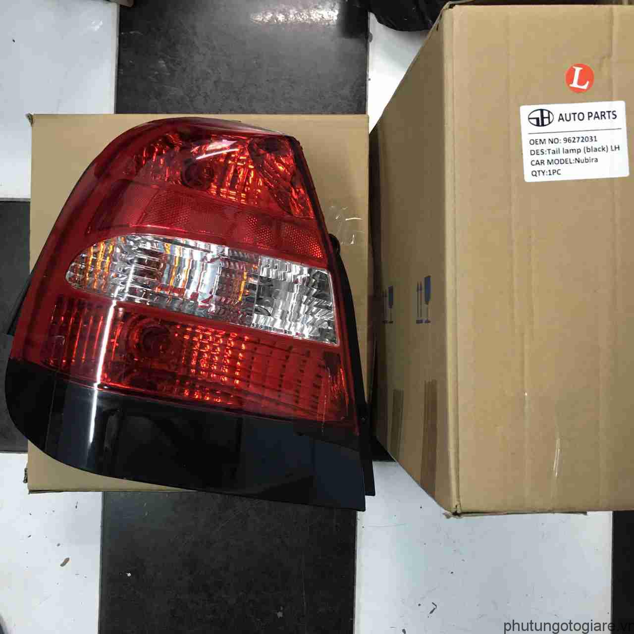 Đèn hậu/lái sau trái Daewoo Nubira