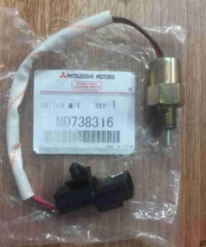 Cảm biến/công tắc báo lùi Mitsubishi Zinger, Pajero