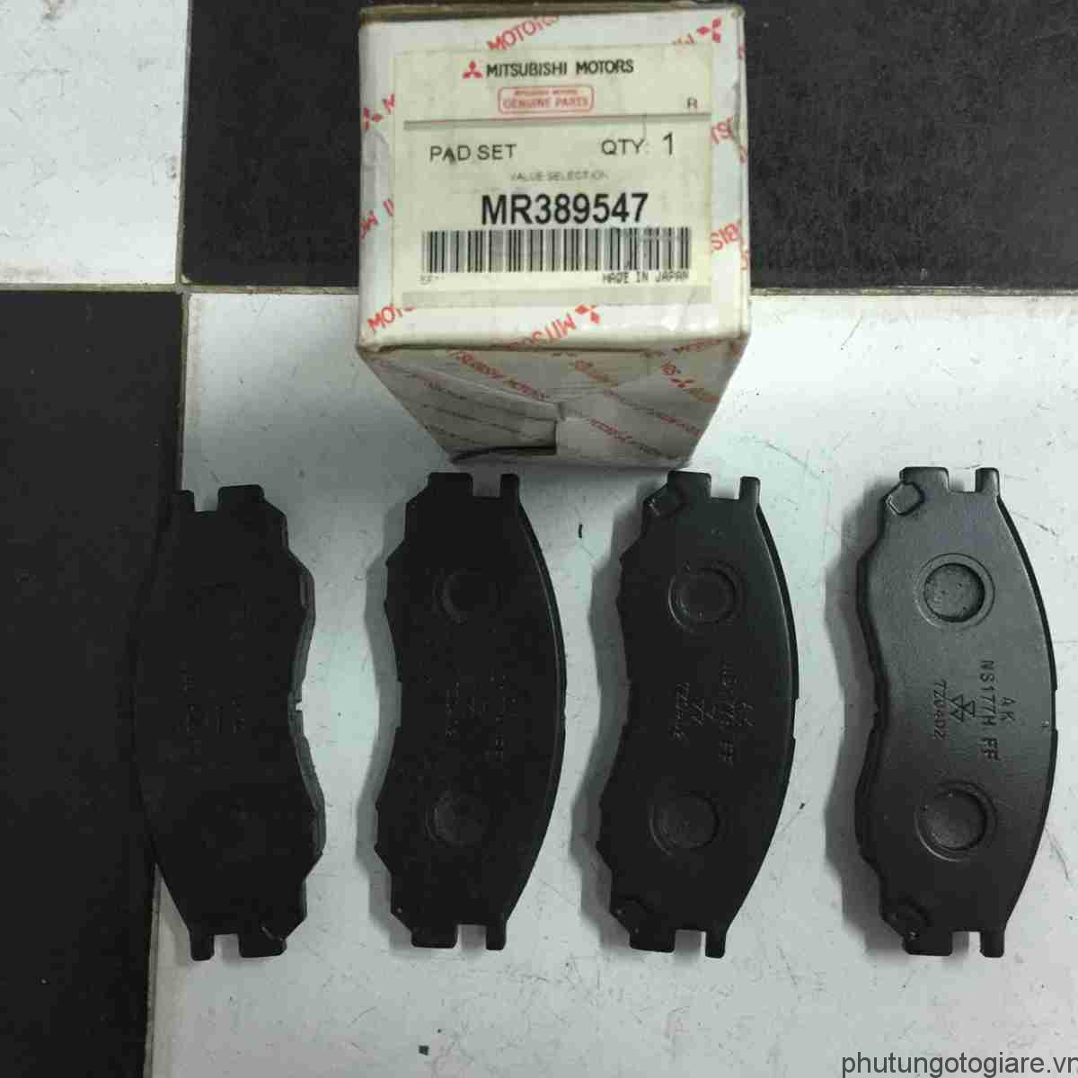 Má phanh/ bố thắng trước Mitsubishi Pajero V31