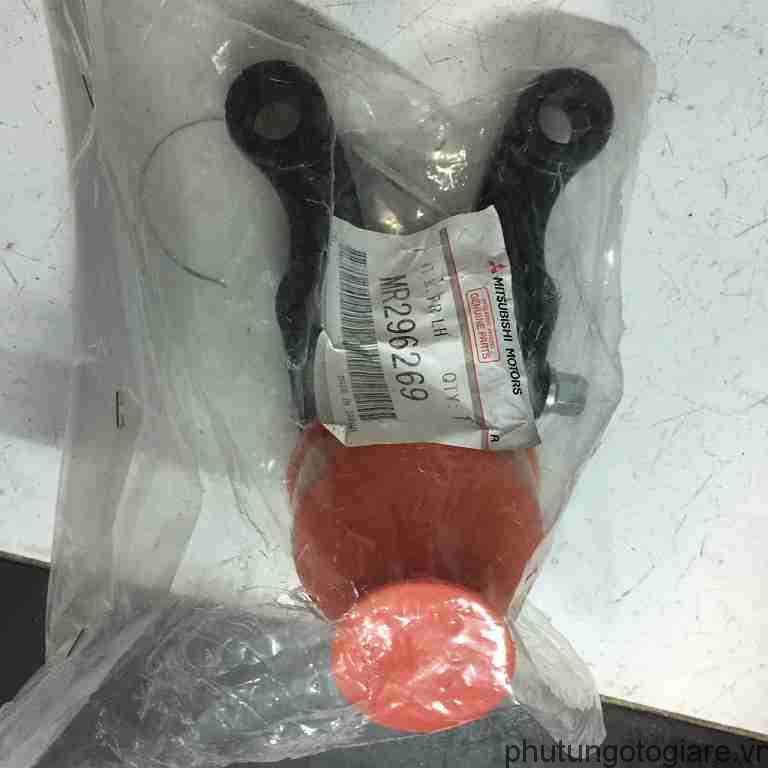 Rotuyn trụ đứng trên Mitsubishi Pajero V31