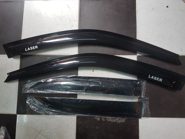 Vè che mưa Ford Laser