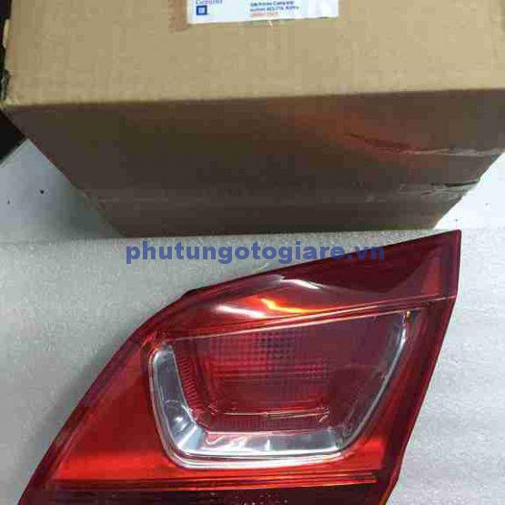 ÄÃ¨n háº­u miáº¿ng trong pháº£i Chevrolet Cruze