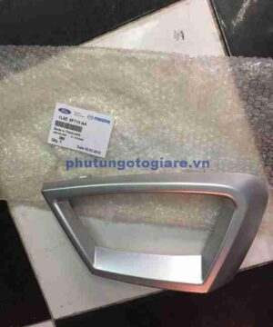 Ốp trang trí lưới cản Ford Fiesta 2011