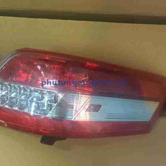 Äèn háºu miếng ngoà i Toyota Camry