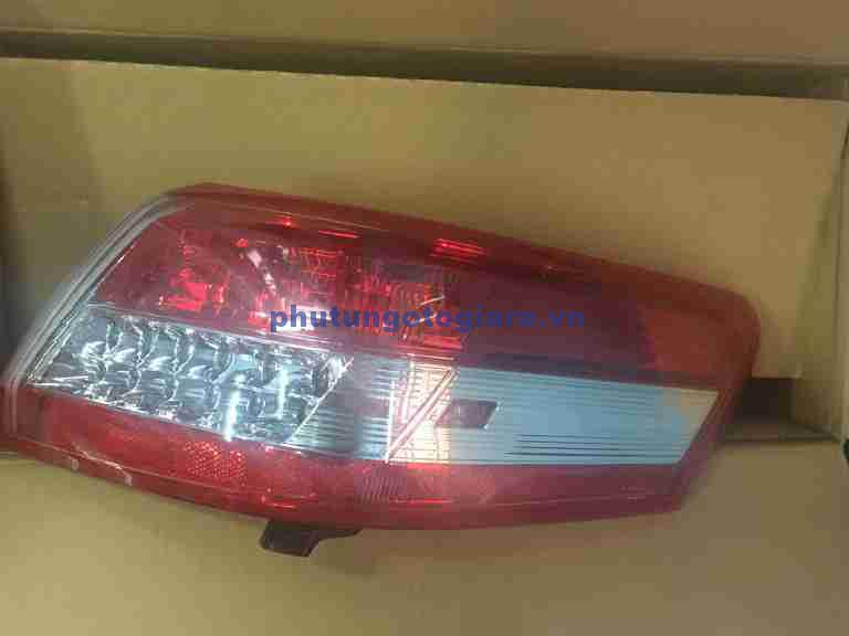 Đèn hậu miếng ngoài Toyota Camry