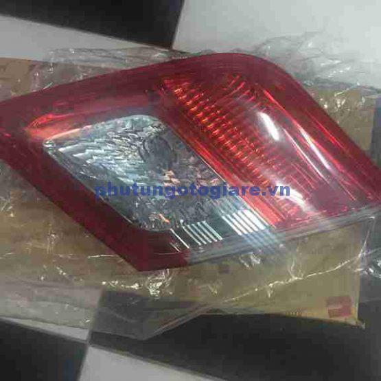 ÄÃ¨n háº­u miáº¿ng trong Toyota Camry