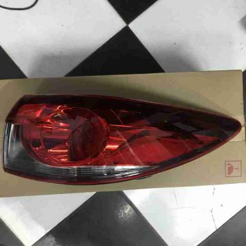 ÄÃ¨n háº­u miáº¿ng ngoÃ i Mazda 6 2014