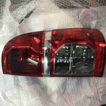 ÄÃ¨n háº­u Toyota Hilux