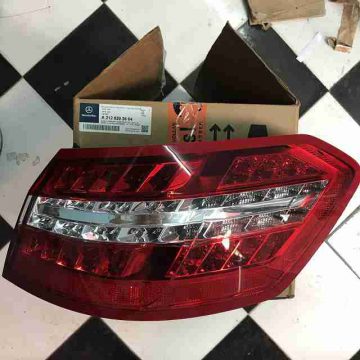 ÄÃ¨n háº­u miáº¿ng ngoÃ i Mercedes E200 E250 E300 E350