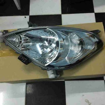 Đèn pha Toyota Innova