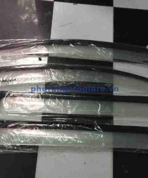 Vè che mưa Toyota Innova