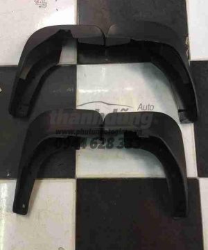 Chắn bùn bánh Mazda 323