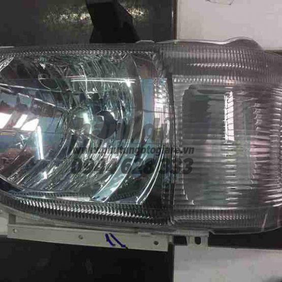 Đèn pha Toyota Hiace 2010