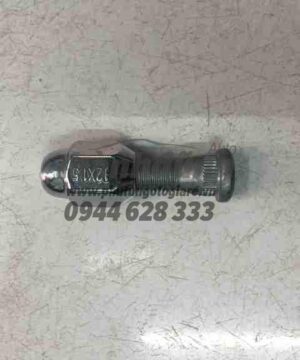 Bu lông tắc kê Toyota Innova