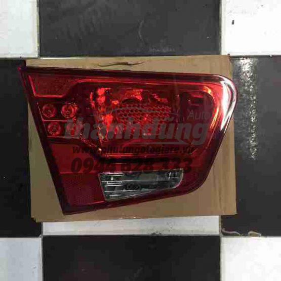 ÄÃ¨n háº­u Kia Forte