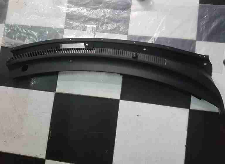 Tấm chắn nước dưới kính phải Daewoo Matiz 3