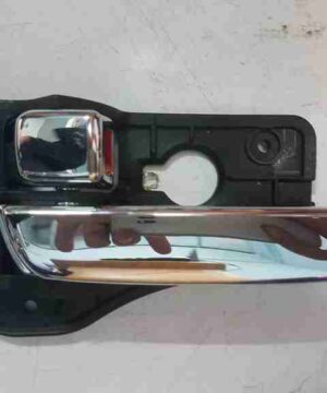 Tay mở cửa trong Kia Carens